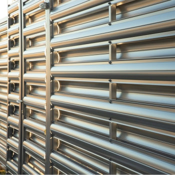 Horizontal stitching with metal fence