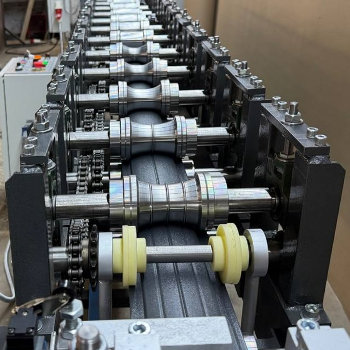 Rolling mill of the metal fence line