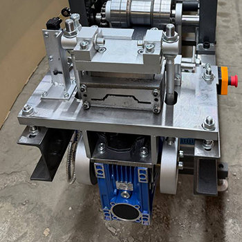 Automatic electromechanical guillotine